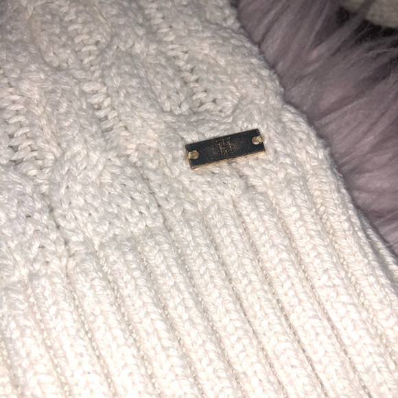 Tommy Hilfiger size M cream v neck sweater - Picture 3 of 7